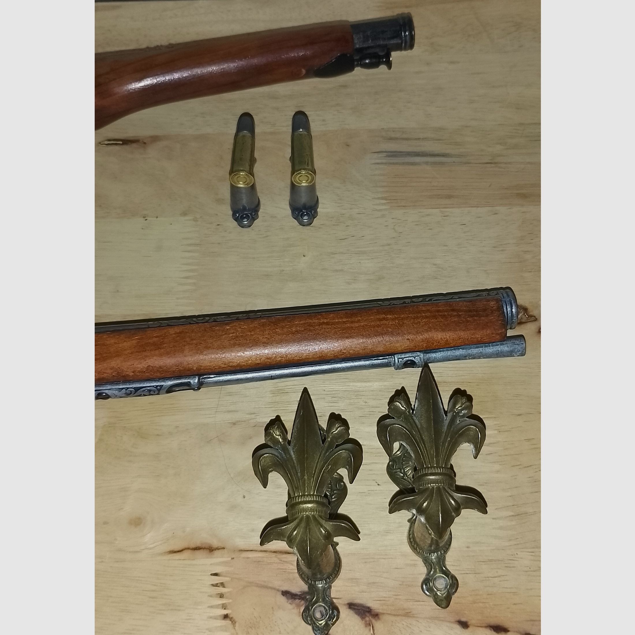 Deko Steinschlosspistolen 2 Stück inklusive Wandhalterung