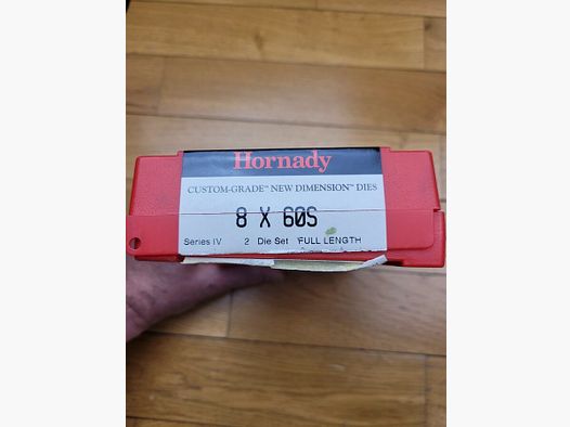 Très bon jeu de 2 outils Hornady – calibre 8x60S Chasse/tir – Rechargement armes rechambrées – TBE