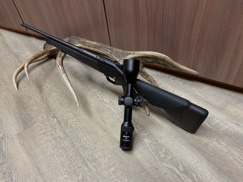 Blaser	 R8 Ultimate, mit Blaser B2 2,5-15x56, Kurzlauf