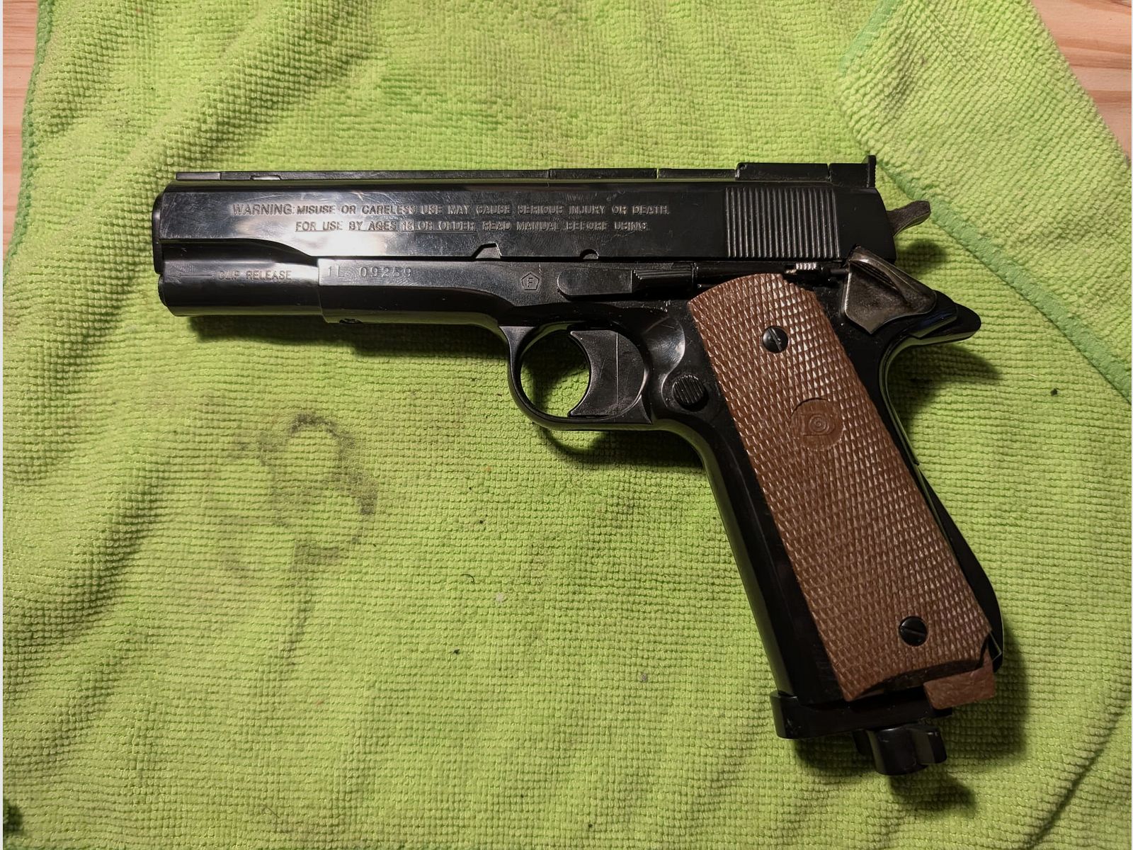 Daisy Mod. 45 Power Line 45 4.5mm Diabolo CO2 pistol similar to 1911