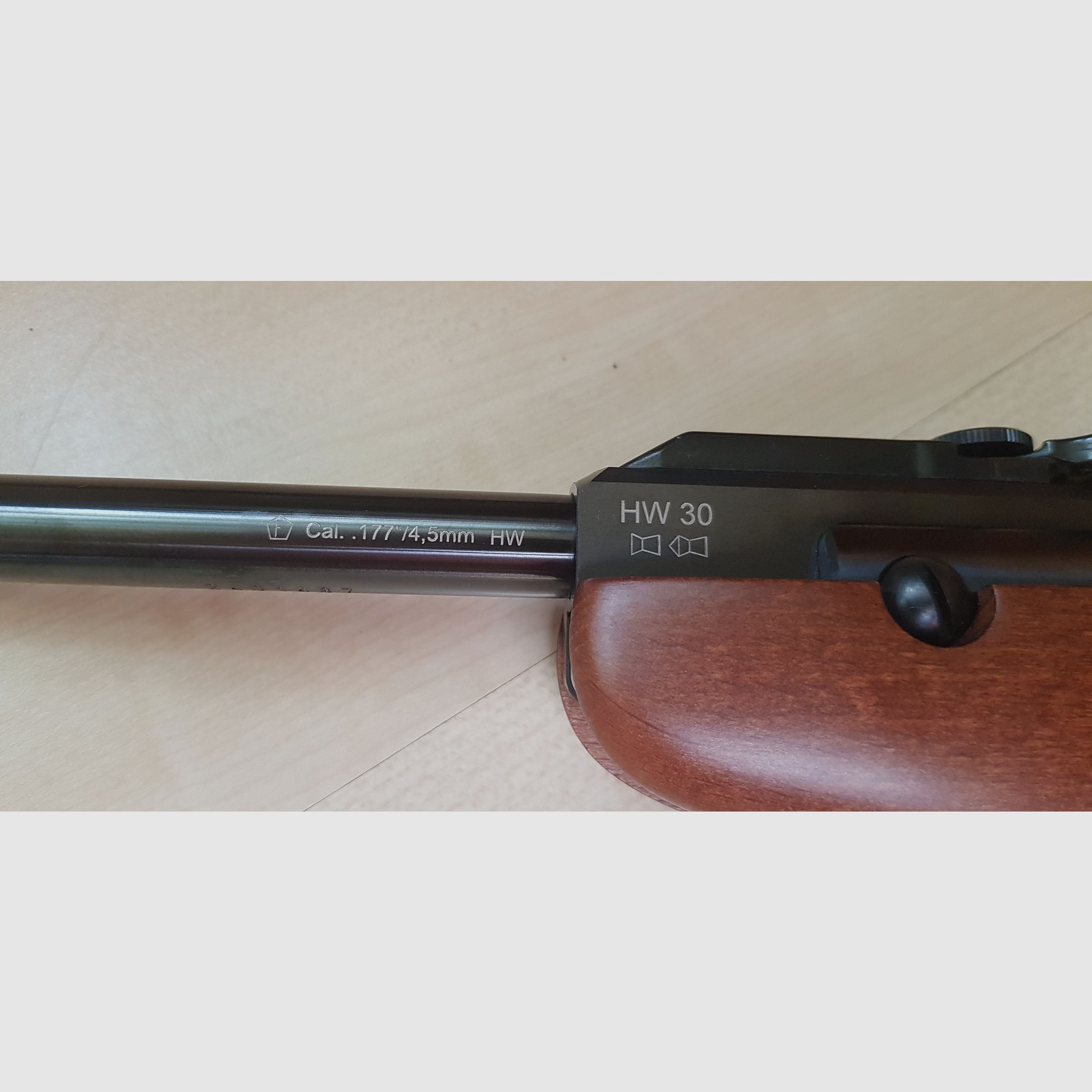 Complete set! Weihrauch HW30 – as good as new – <60 shots – scope 3–9x40 + case + pellets