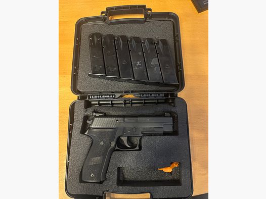  SIG Sauer Ha.Pistole 9mmLuger SIG Sauer P226  US Navy-SEALS  (9mmPara/9x19)  i HOLSTER