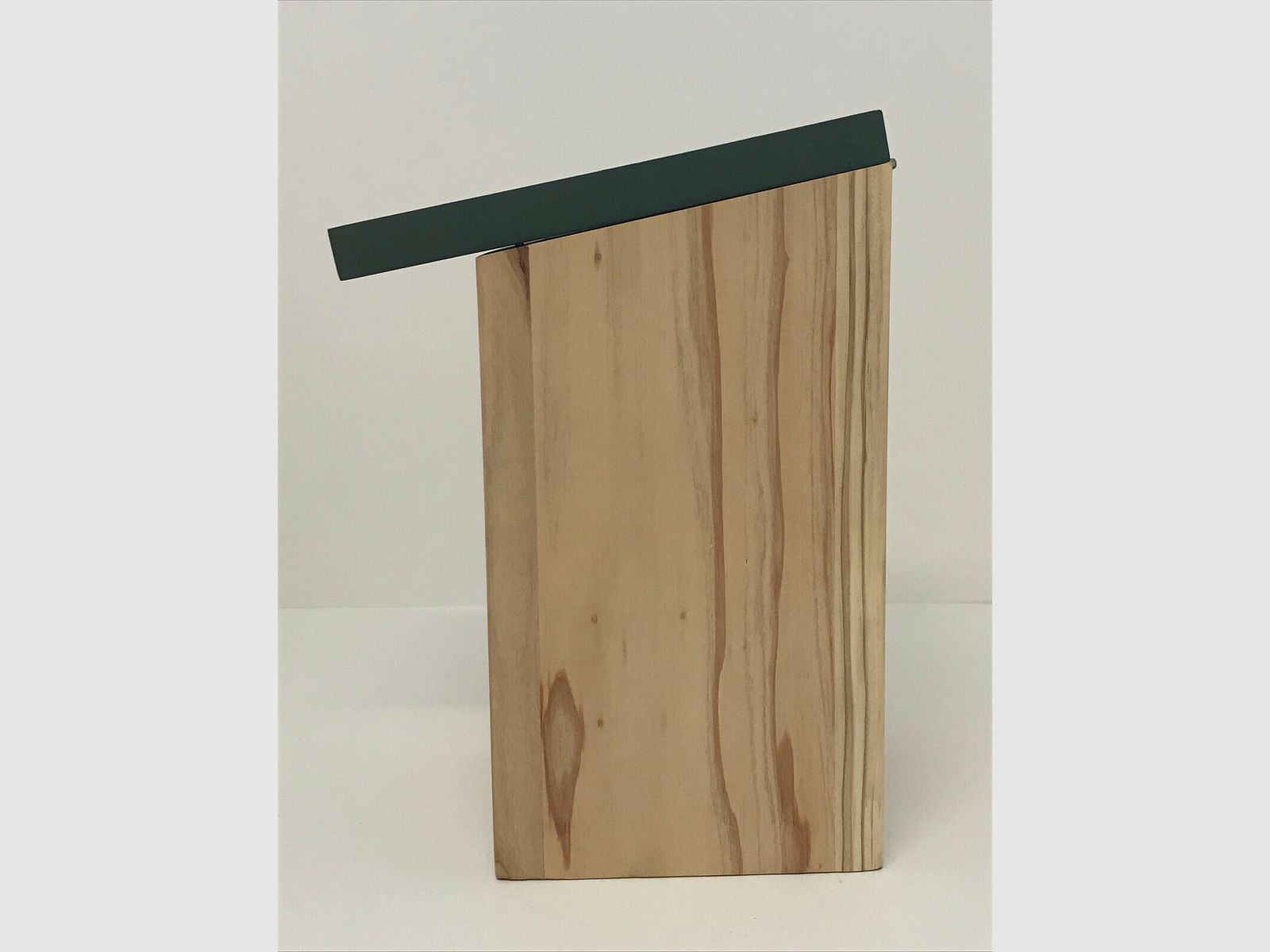Nido in legno naturale