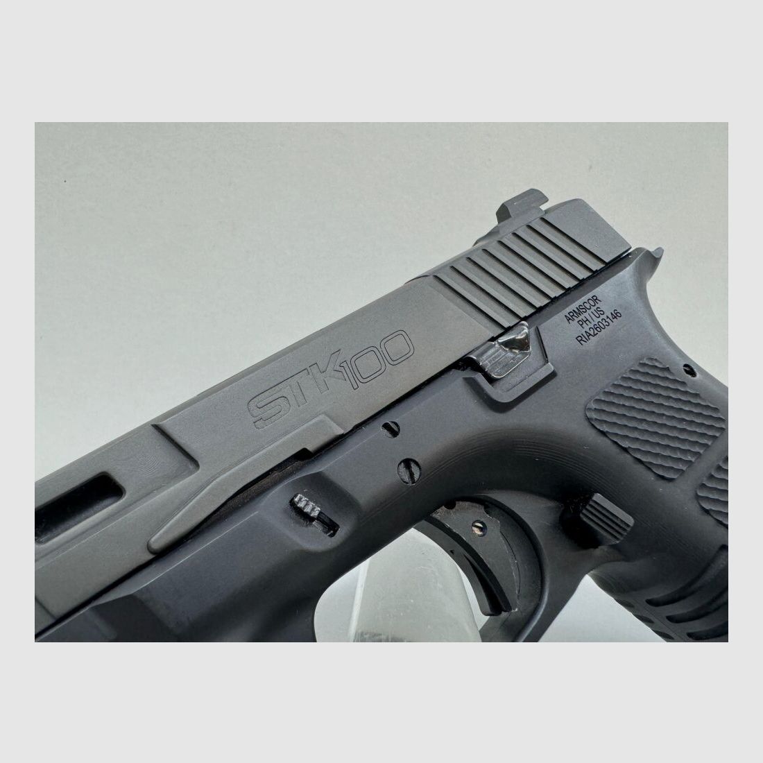 Armscor STK100 -Wapens Friedrichs