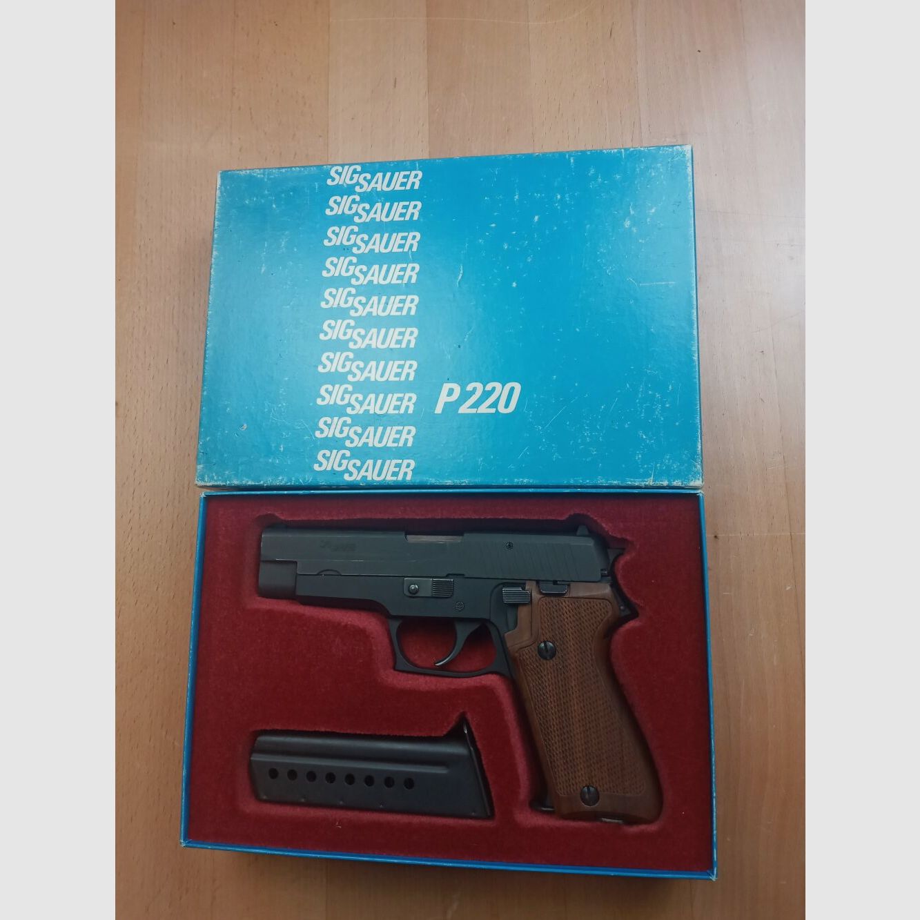 Sig Sauer P 220