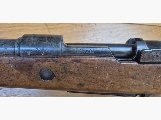 Belle carabine K98 – Période III° Reich – Code BYF 43 – Fabrication Mauser Oberndorf de 1943 – Mono-matricule – Superbe état mécanique – Crosse réparée – Beau canon – Très belle rayures – Belle arme 100% période – TBE