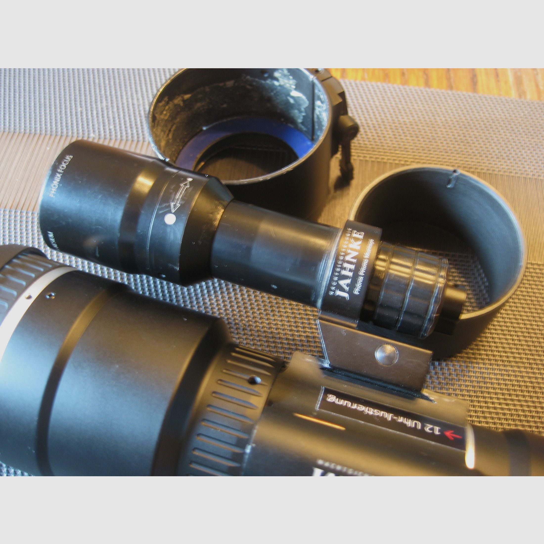 HECHO EN ALEMANIA = Jahnke DJ-8 NSV 1x56 con tubo TOP verde! Clase de potencia 2 en clasificación 1 sin puntos con función AG=Autogating! Proyector Jahnke Phönix FOCUS y 2 adaptadores para diámetro exterior de 62 mm, por lo tanto, generalmente para objetivos de 56 mm, uno de ellos con anillo de compensación para la mayoría de los ZF de 50 mm!