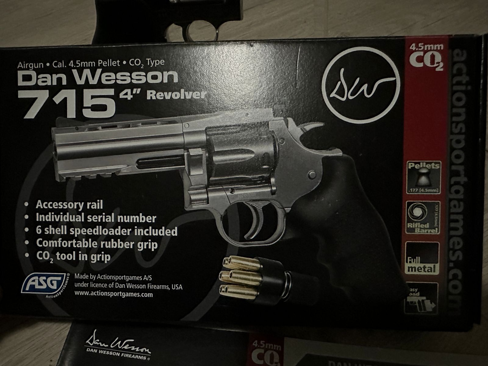 Dan Wesson 715 4" Lauf 4,5mm Diabolo Co2 Revolver, Dan Wesson 715 4" Co2 Revolver, Dan Wesson 715 4,5mm Diabolo inkl Dichtungsset + Ladehülsen, Revolver 4" Lauf 4,5mm Diabolo