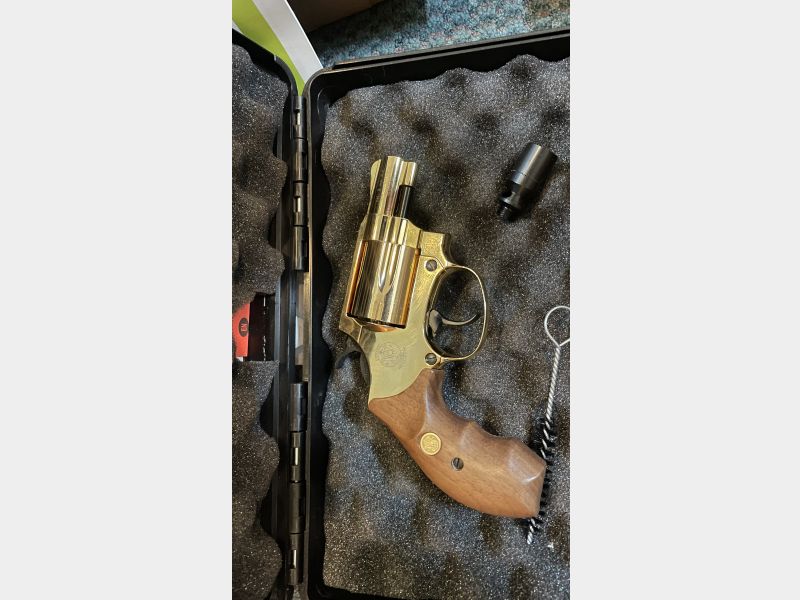 Vergoldeter S&W Revolver Chiefs Special cal.9mm