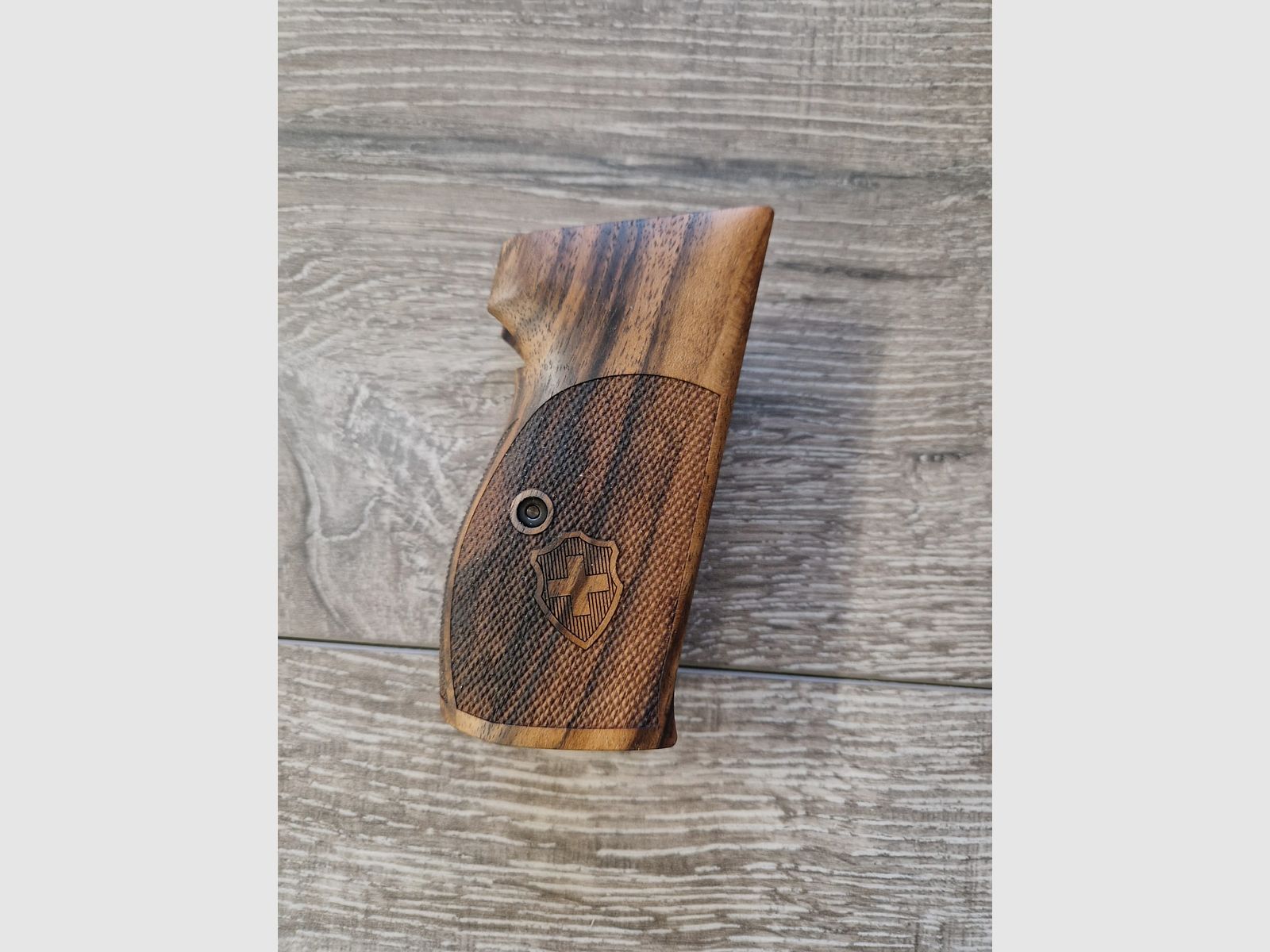 Griffschalen SIG P210 Daumenauflage Schweiz Holz, Bild 1 von 2