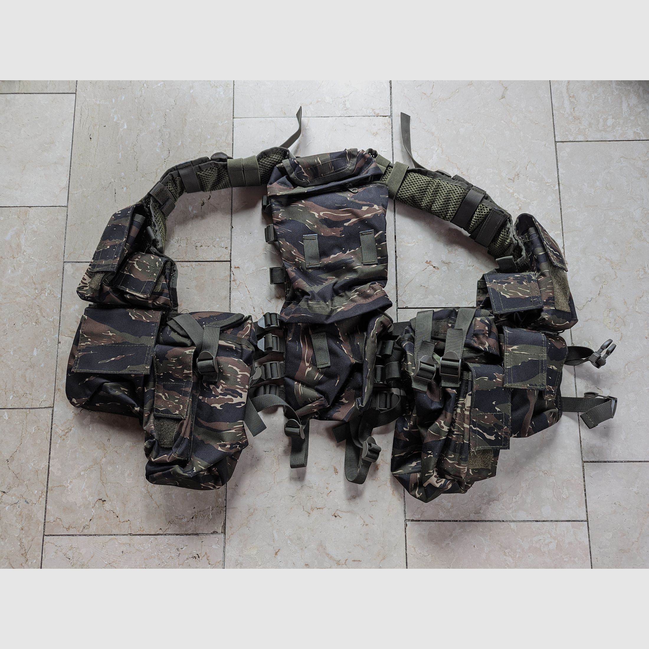 MFH Tiger Stripe Tactische Weste Carrier Tactical Vest Camouflage Airsoft