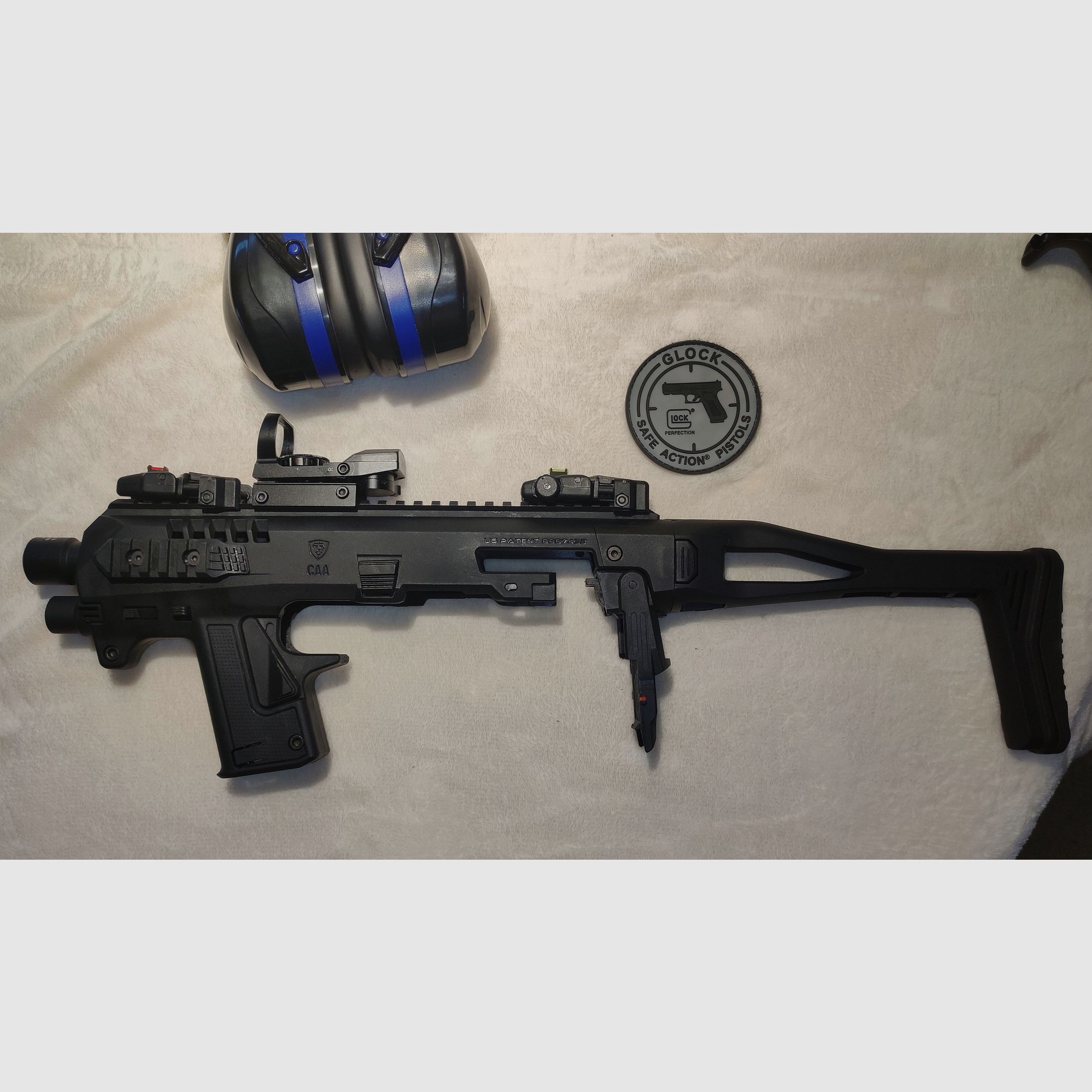 Glock 17 Gen5 with accessories (like new)