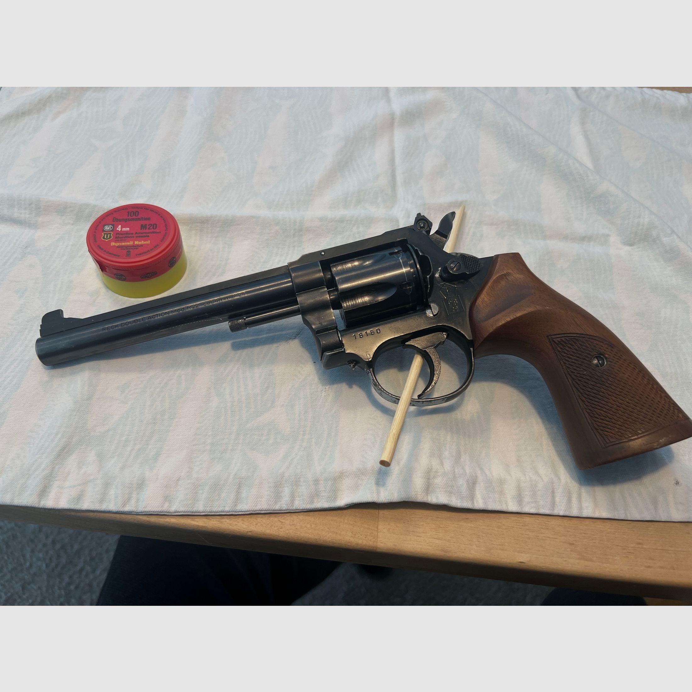 Reck R22 revolver w 4mm m20 inkl. 100 naboi