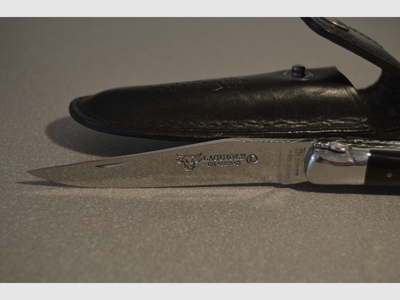 Laguiole en Aubrac ORIGINAL coltello tascabile con fodero