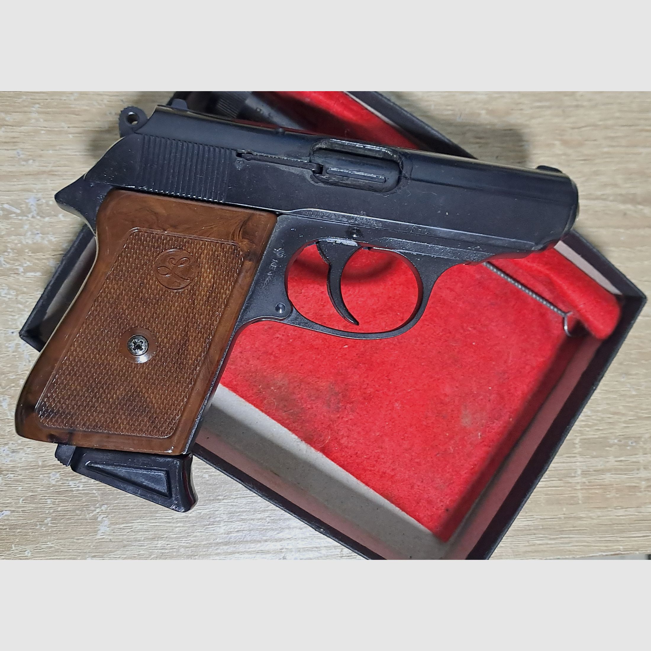 Luger Mod. 88 (Baugleich mit der RG 800) im Kal. 8 mm Knall/ PTB 414