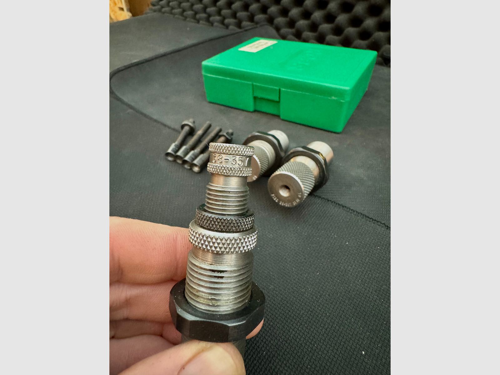 RCBS dies 38/357 .38Sp and .357Mag, 2 seating dies and one expanding die, 4 bullet stamps