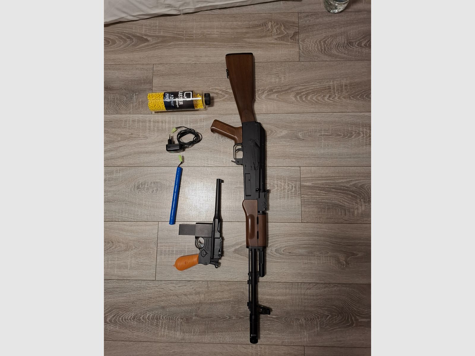 Well AK 74 M aeg <0,5 Joule+ Mauser C96 Federdruck , Bild 1 von 11