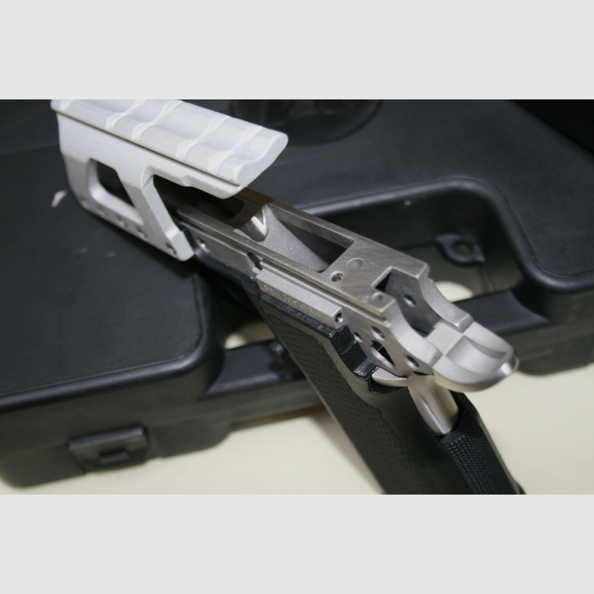 Carcassa inferiore di BUL M-5 equipaggiata con rail – Ideale per montaggio personalizzato / 9x19mm (USATO), immagine 3 di 4