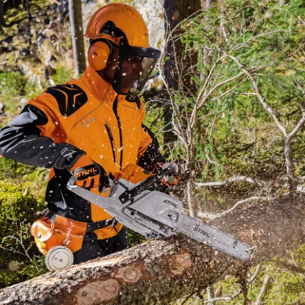 STIHL MS 241 C-M ; puissance 3,1 ch ; guide-chaîne de 35 cm ; chaîne 1,3 3/8" PS, image 4 sur 4