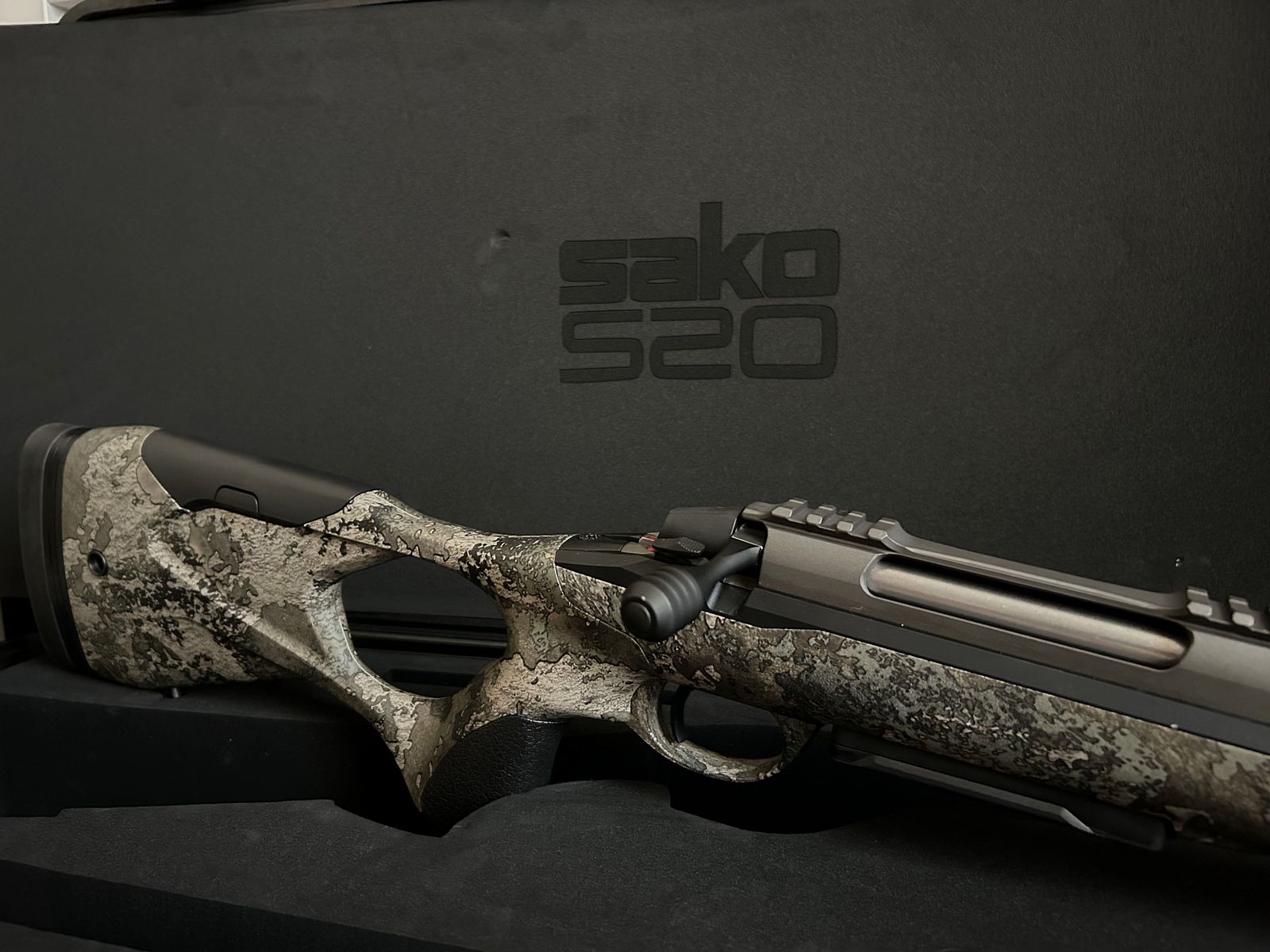 ¡Oferta combinada increíble! Sako S20 + SVEMKO Pure S silenciador | Cal 6.5mm / 0.25, Montaje rápido | Hunter 6,5 Creedmoor Cerakote True Timber Strata LL 51cm Camo *NUEVO*