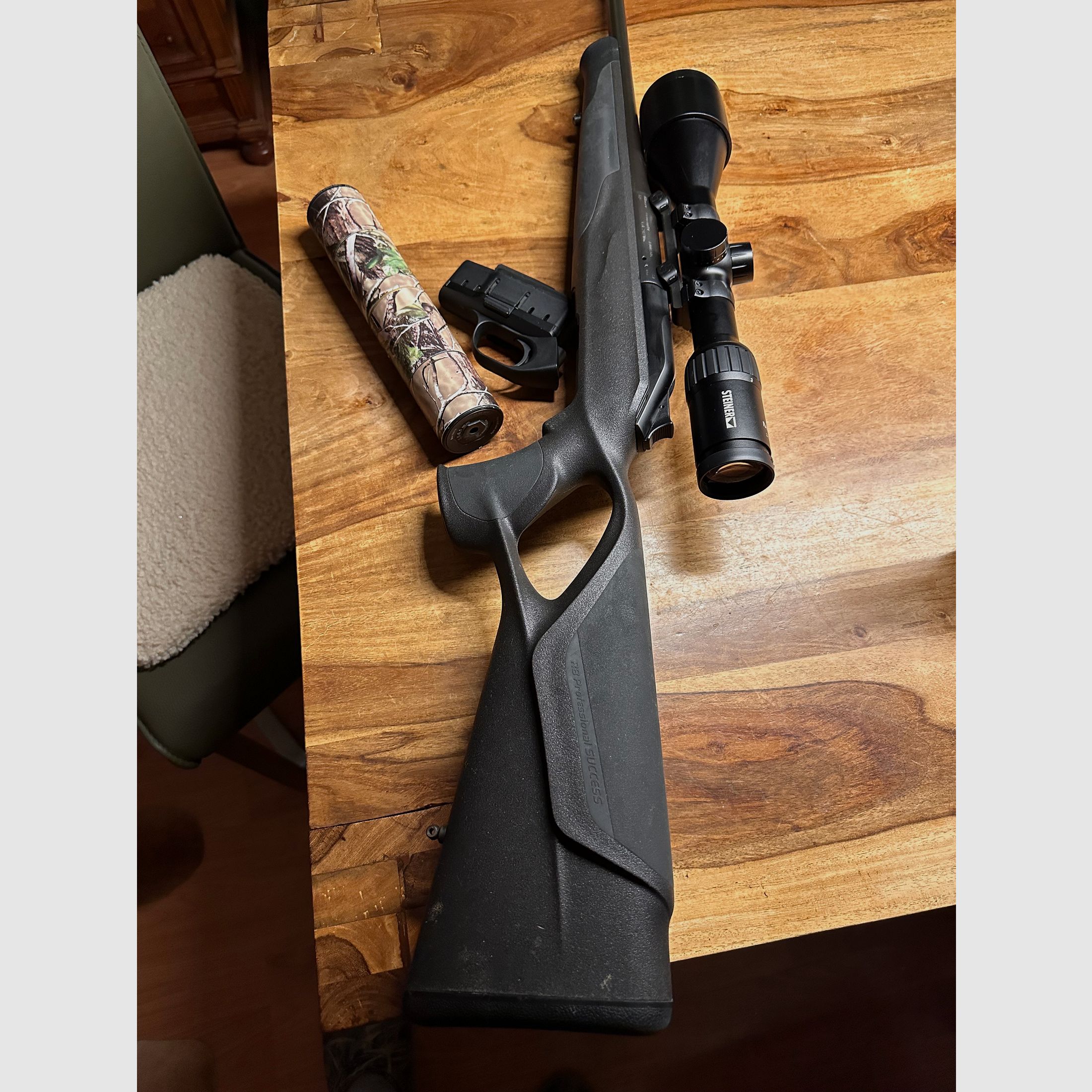 Blaser R8 Professional Success in .243Win mit neuer Blaser-Sattelmontage, inkl. Stalon W110 Schalldämpfer!