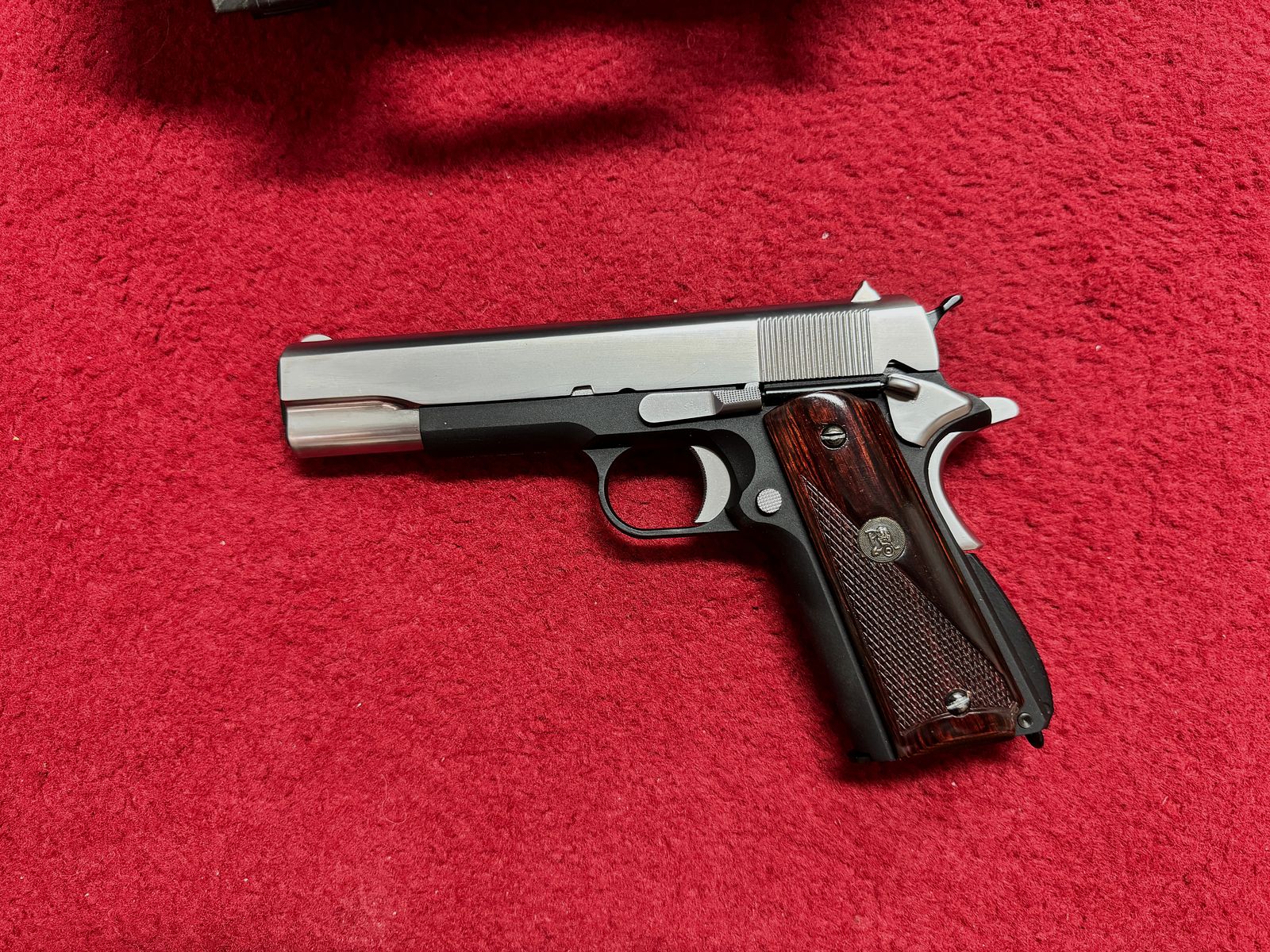 WE Classic 1911 Colt  Custom zwei Farben Version Pachmayr Griffschalen + Koffer