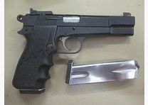 Pistola de 9 mm Luger, FEG Mod. Highpower con empuñadura Hogue y mira LPA HP
