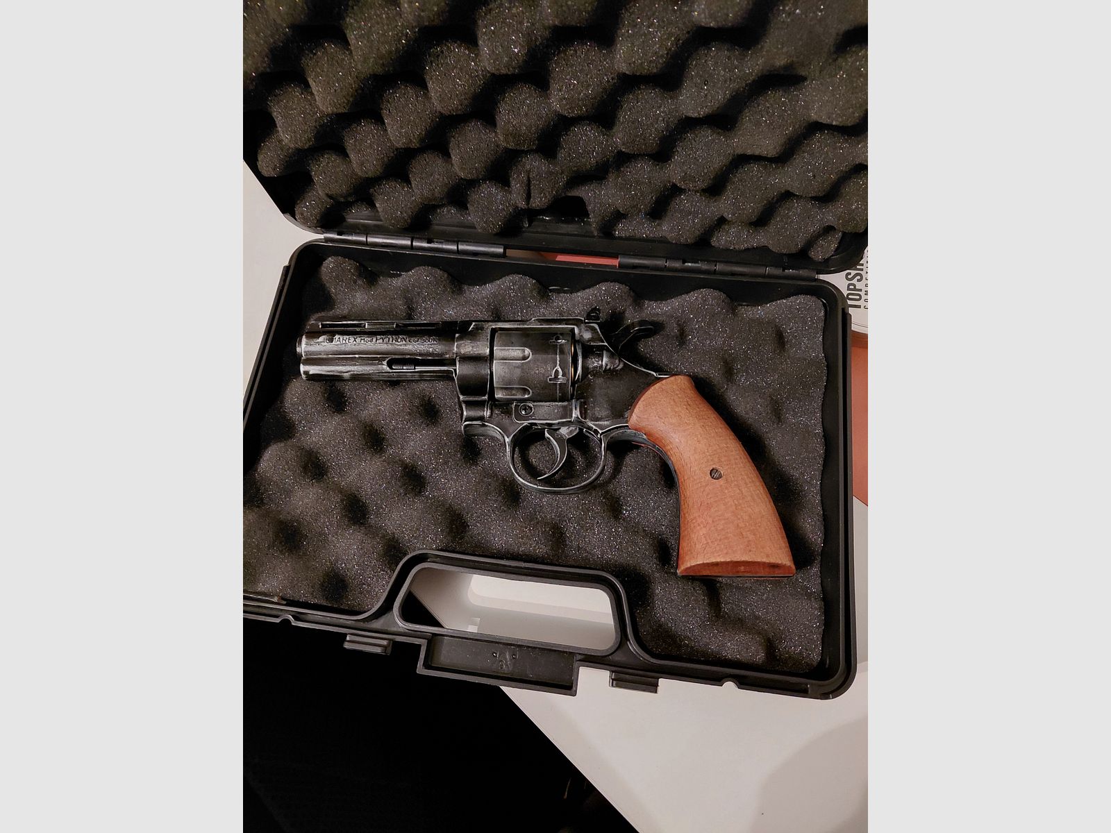 Blank firing gas pistol revolver Umarex Python caliber 380