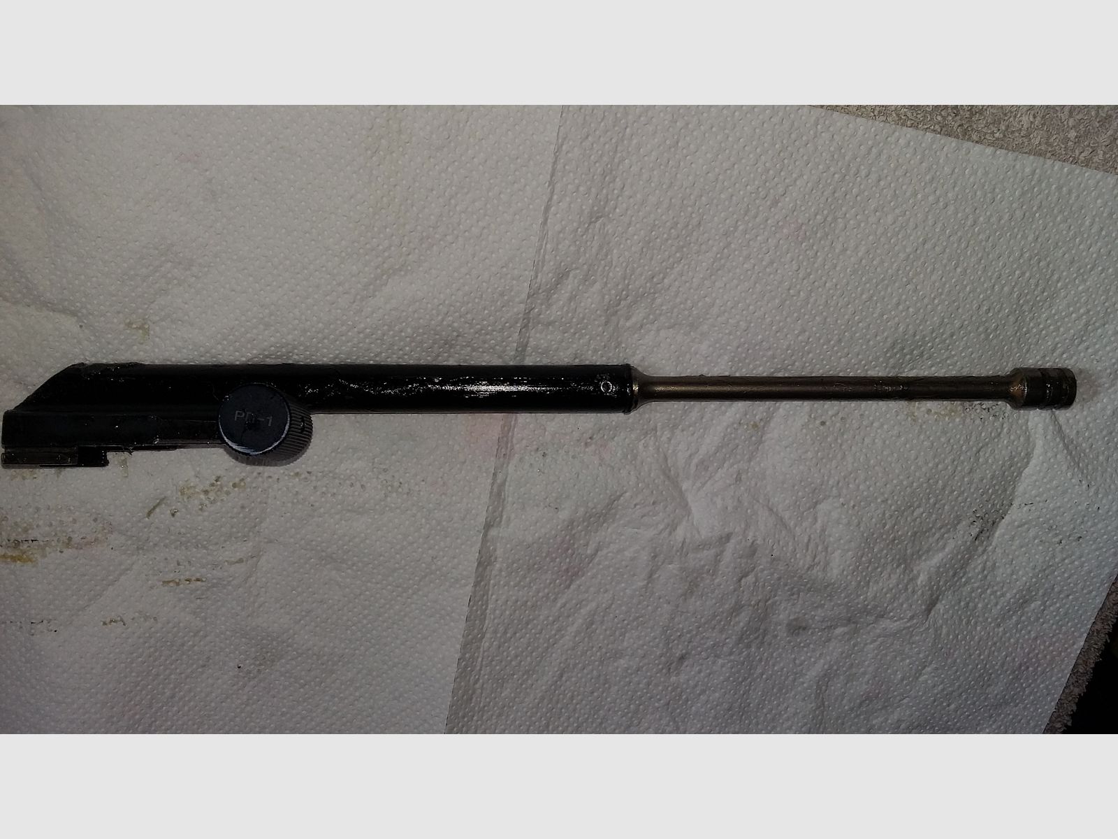 Modifizierter Original Izhmash Yunker 3 AK74 Deko Verschlussträger/Boltcarrier mit echtem Gaskolben und einem Zenitco style extended charginghandle. TAGS: AK47, AKM, Kalasch, Russland