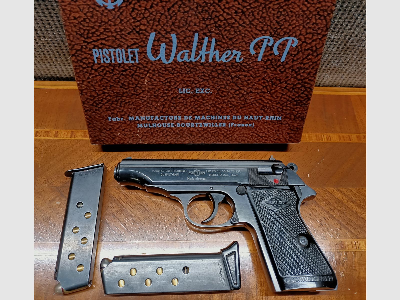 Pistole:  Walther PP, cal:9mm kurz. - Hergestellt, in Lizenz, von MANURHIN, France, 