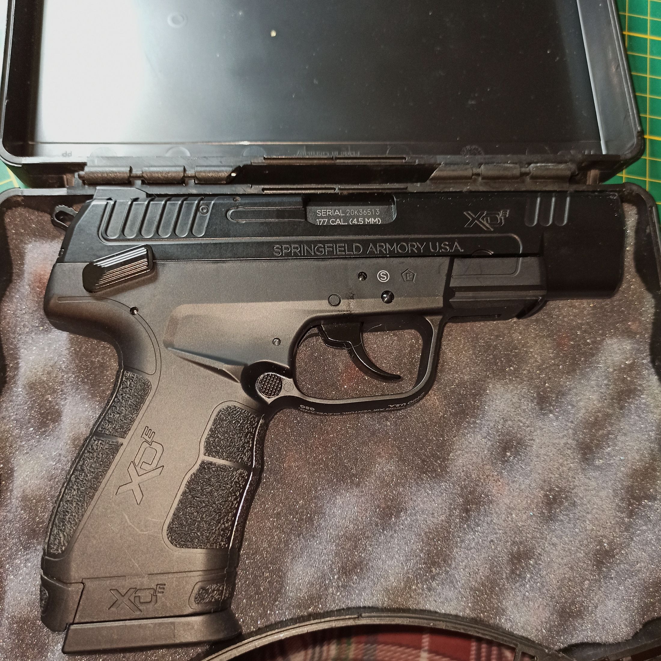 Springfield Amory XDe .177 Kal. Stahl-BB's 4,5mm CO2-Antrieb