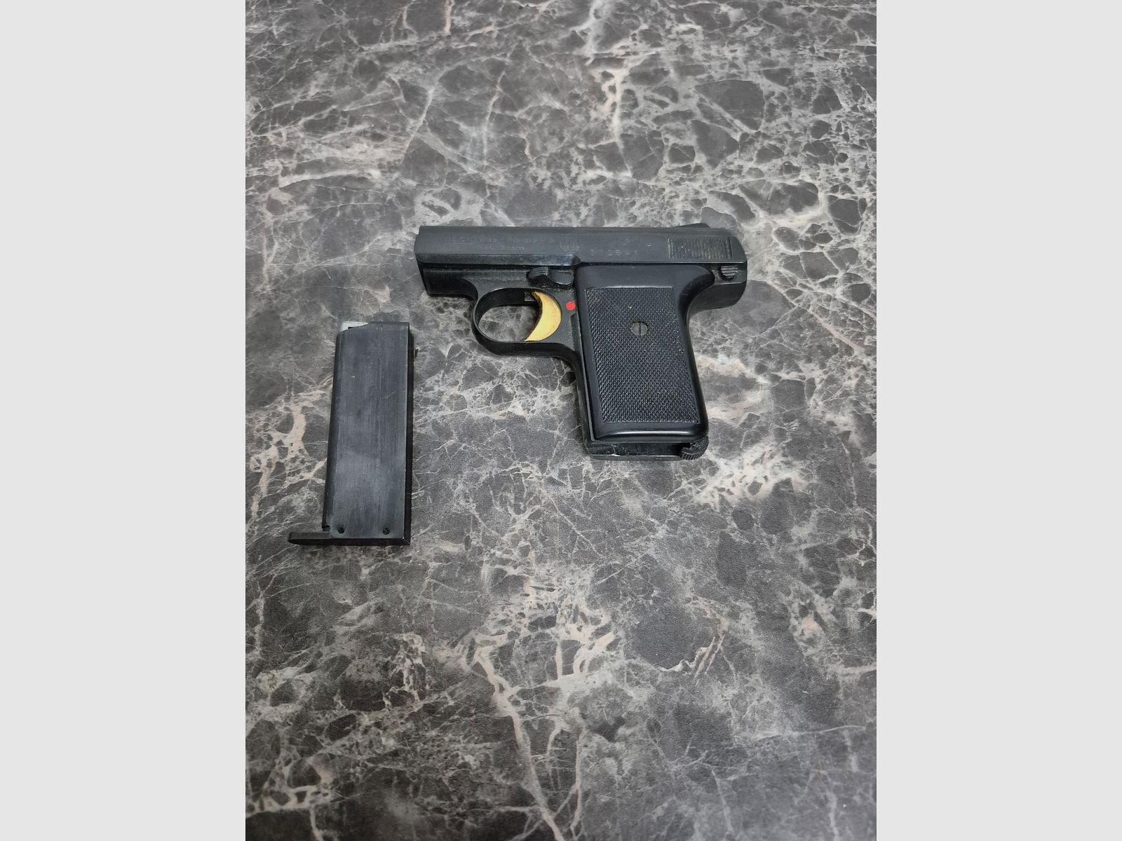 Reck 6, pistola de señal/alarma/gas de 8 mm