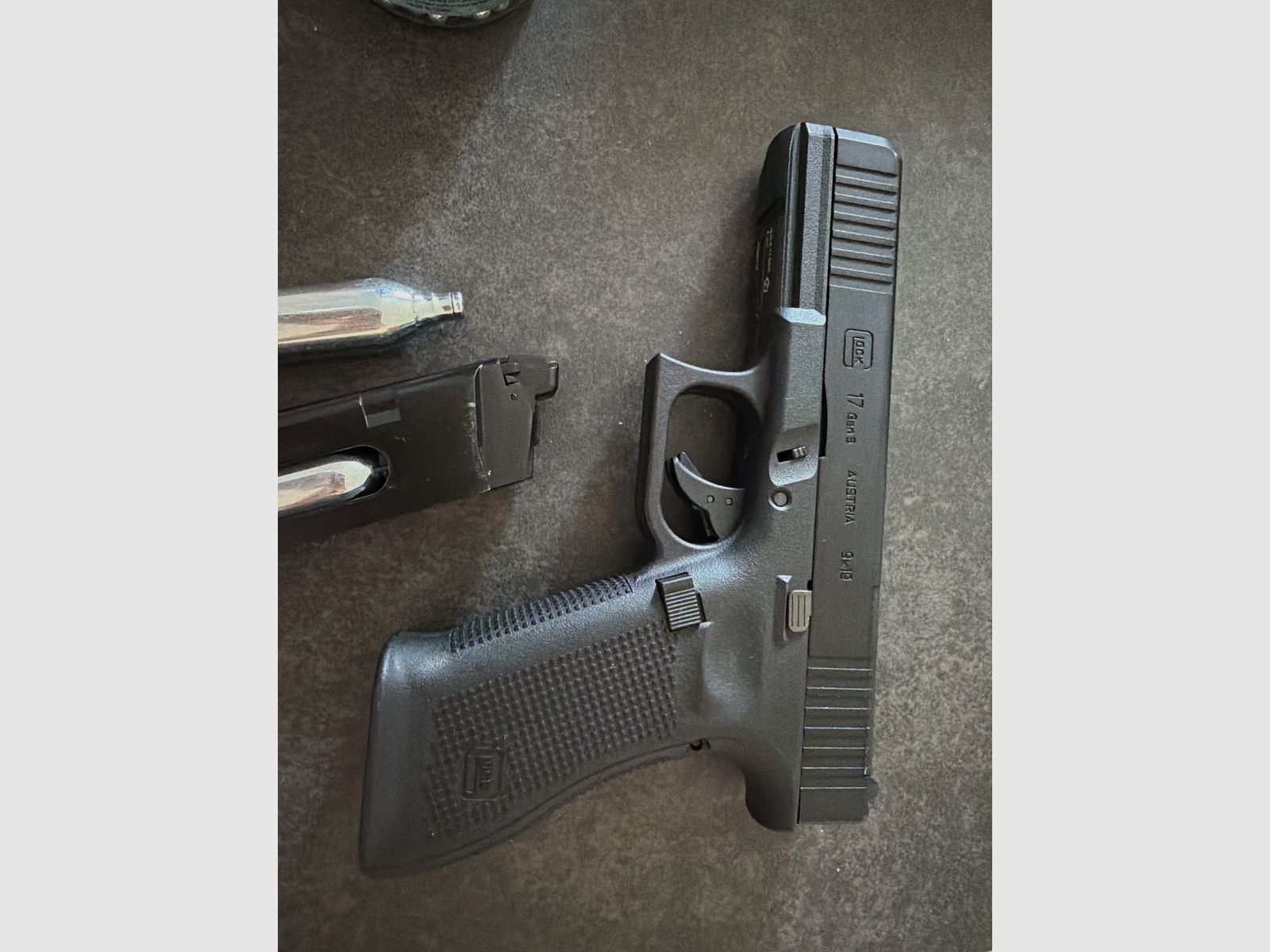 Glock 17 Gen. 5 MOS Airsoft met metalen slide CO2 BlowBack 6mm BB zwart