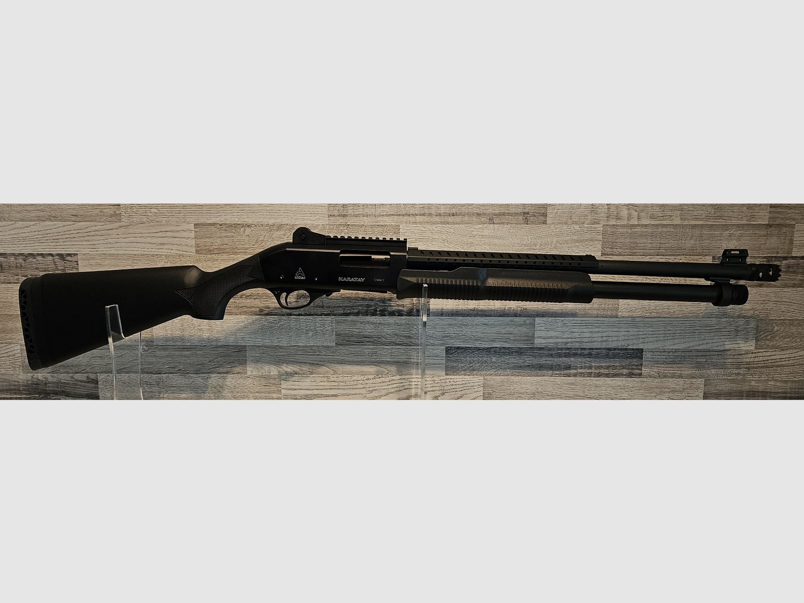 Artículo nuevo - Escopeta de repetición de culata delantera Pumpgun Akkar Karatay TK-355 612PS Negra Cal. 12/76