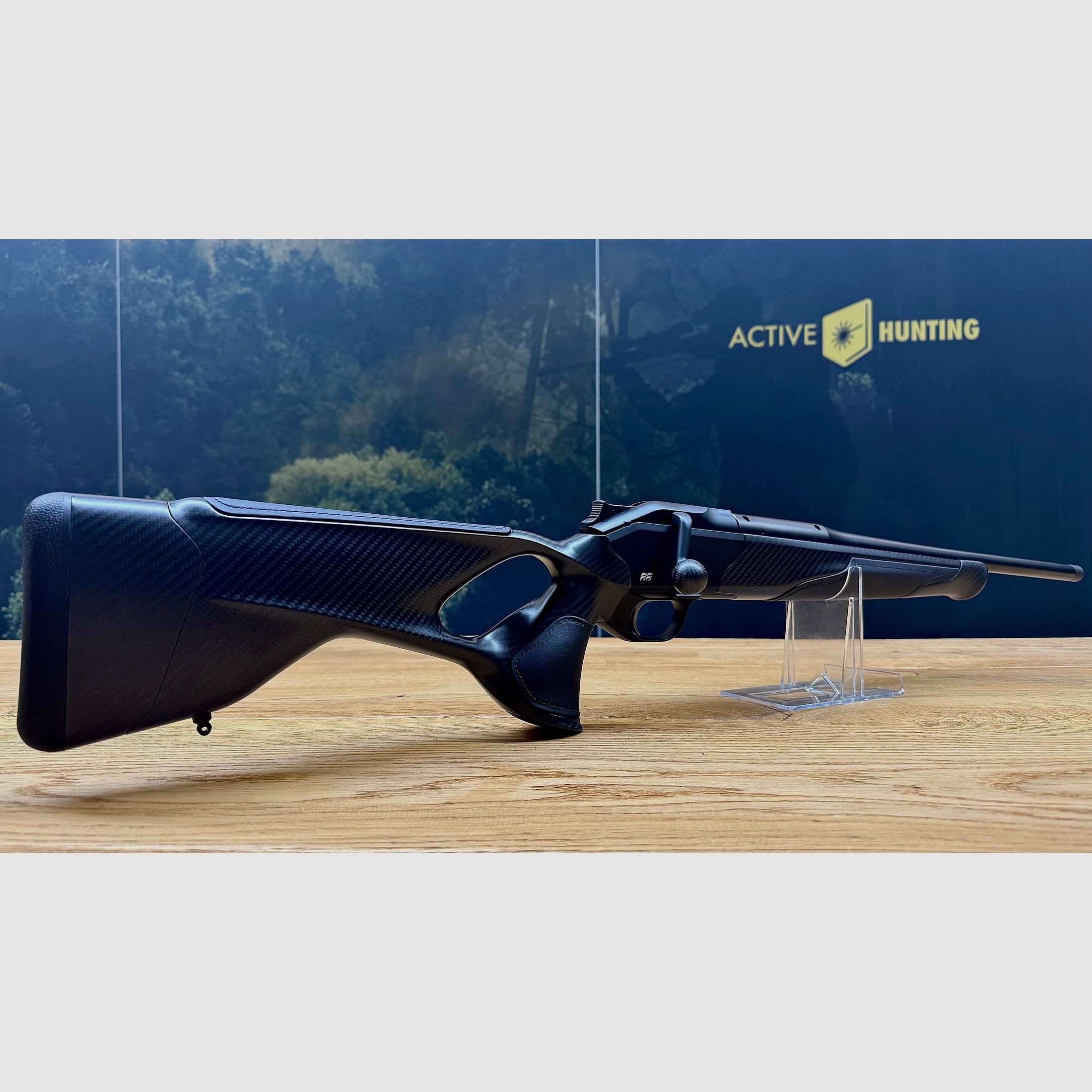 Blaser R8 Carbone Cuir noir / Déclencheur & chambre DLC / Avant en carbone / Logo argent / Poignée de chambre en carbone / Calibre & longueur de canon au choix