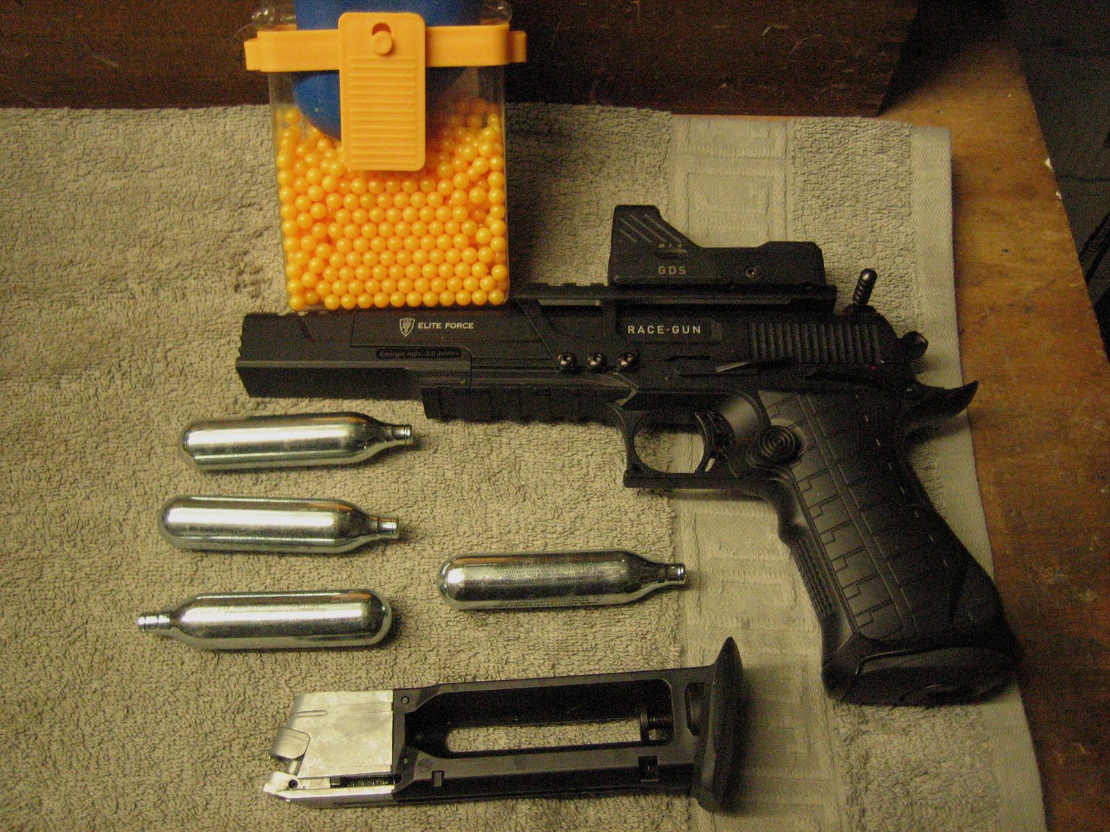 Elite Force Race Gun 6mm Luftpistole CO 2 CO2 Pistole NEUWERTIG