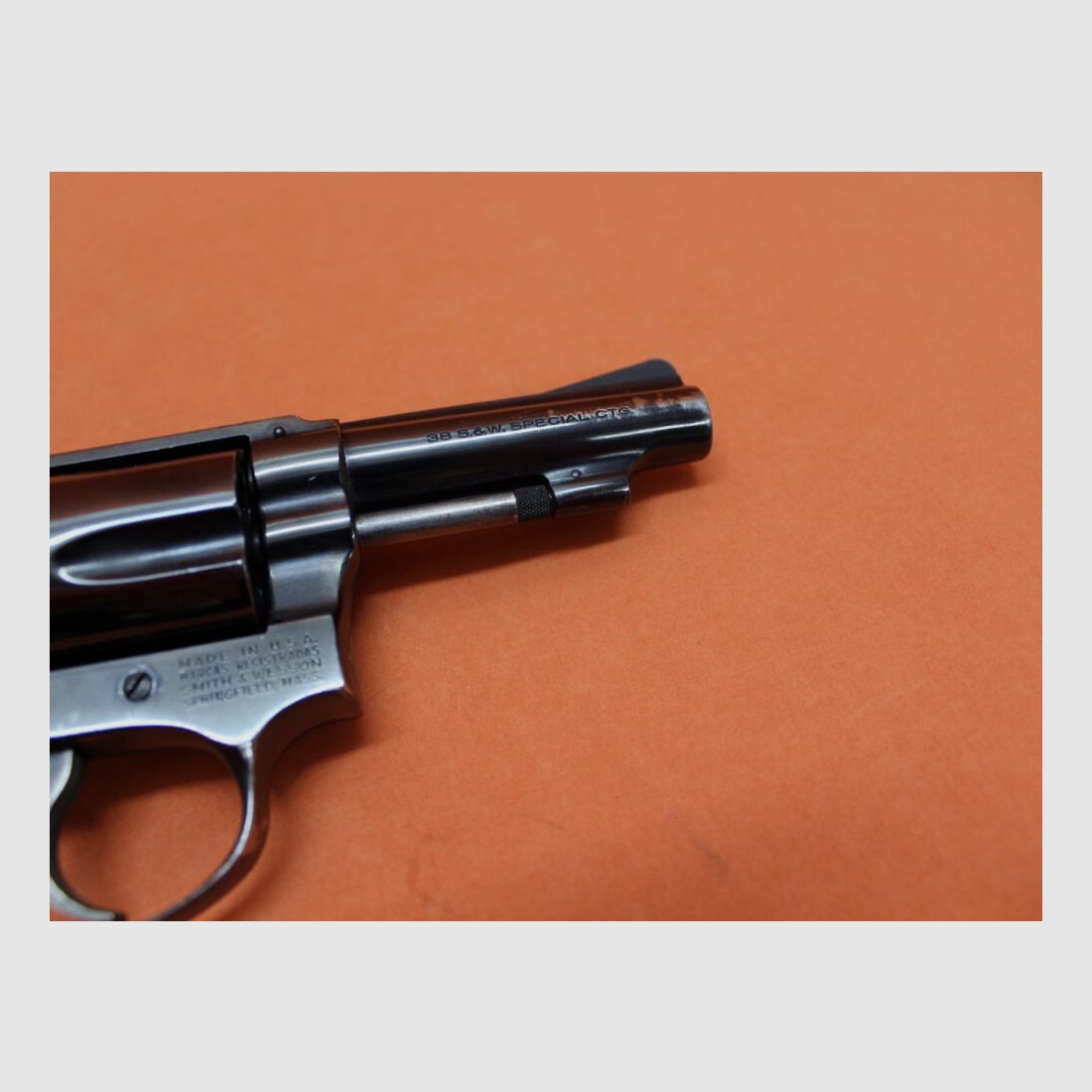 Smith & Wesson Revolver .38 Special Smith & Wesson/ S&W 36 Chiefs Special blued, 3" barrel/ wooden grip used weapon