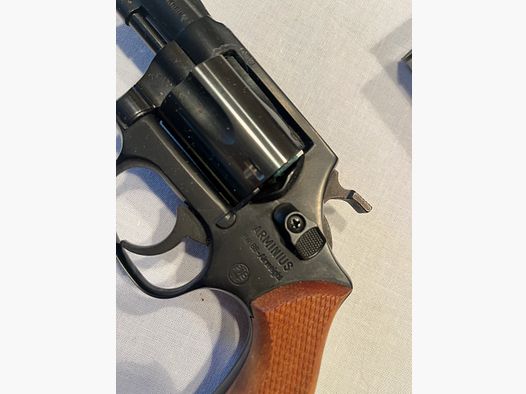 Blank firing pistol with accessories