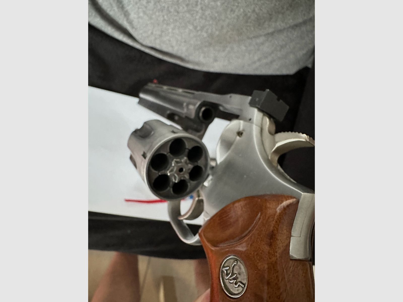 Schwerer Dan Wesson Revolver mit Wechsellauf