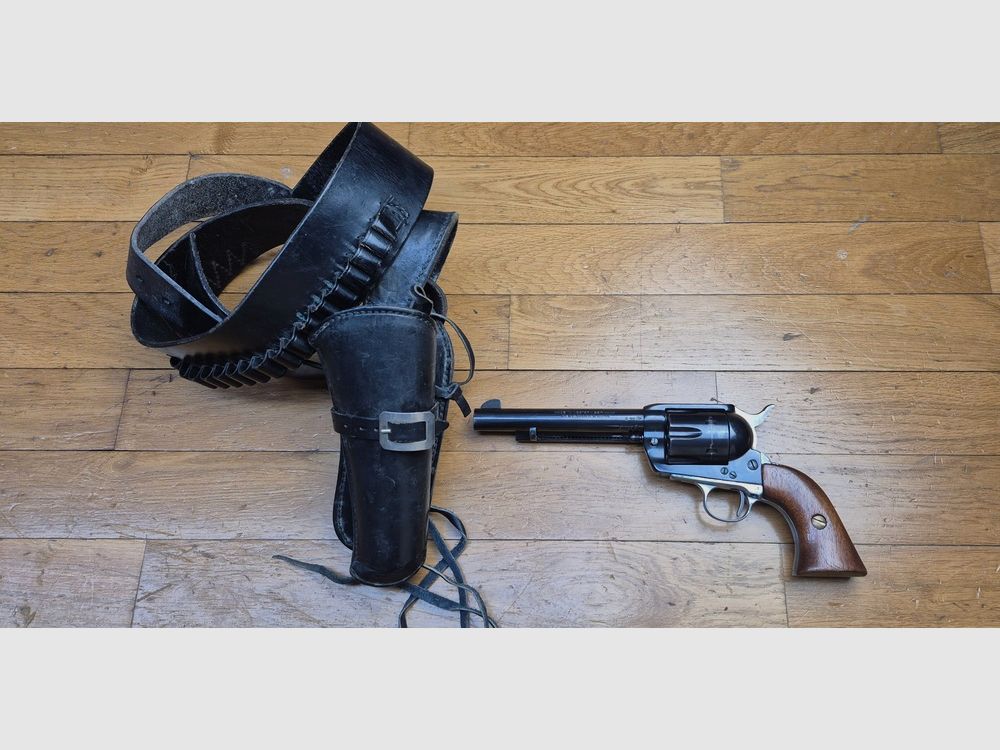 Mooie revolver Sauer & Sohn Western Six Shooter — .45 Long Colt — Keurmerk Kiel van 1968 – SAA 1873 – Zes inch loop – Goede notenhouten grepen in TBE – Zeer goede mechanica – Prachtige spiegelloop / kamers idem – Zeer mooie Buscadero 100% in TBE inbegrepen! – Wapen in BE+/TBE, afbeelding 2 van 29