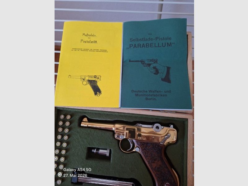 P 08 kal 9mm PAK verguld, in houten kist, ongebruikt