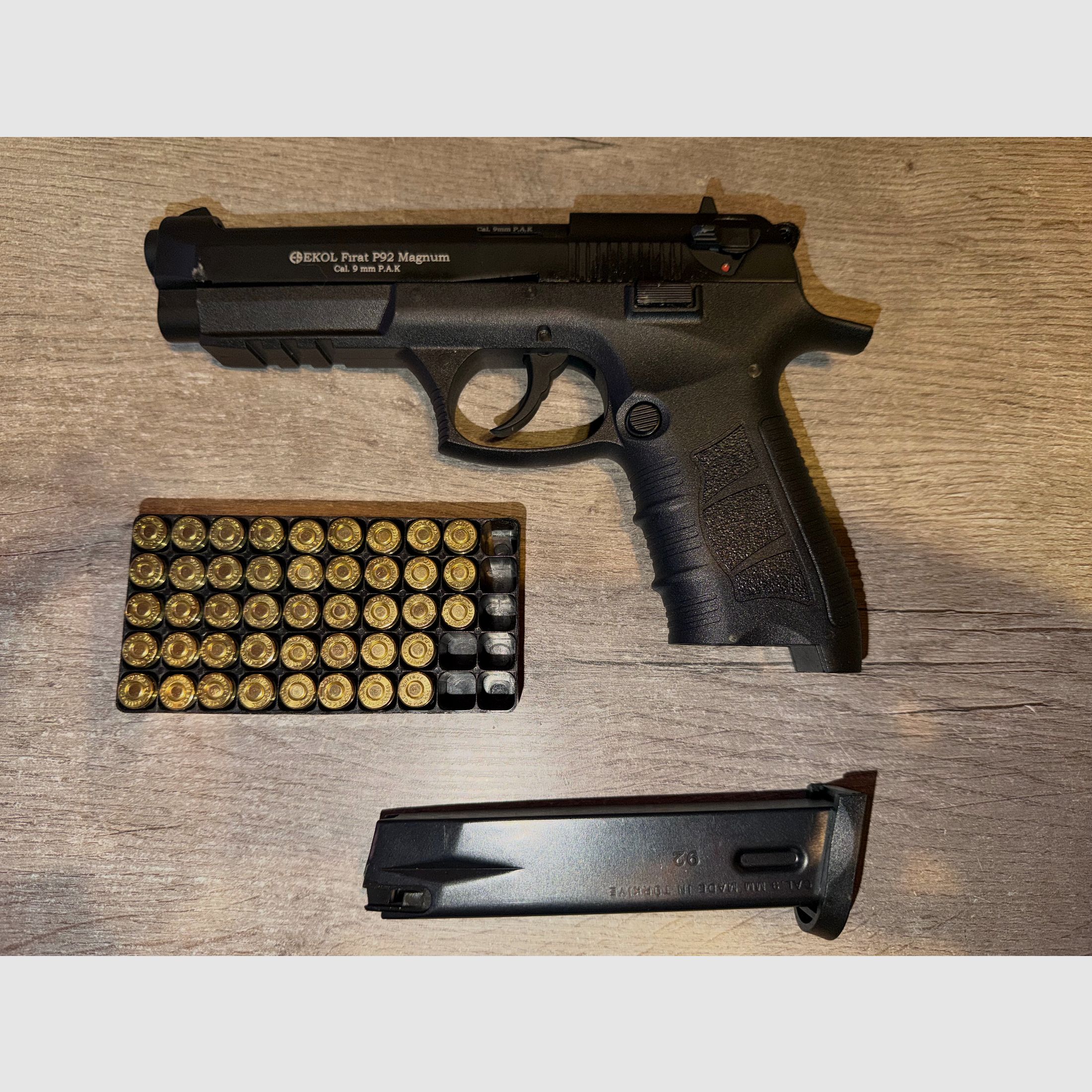 EKOL P92 Magnum Schreckschuss 9mm PAK +43 Schuss