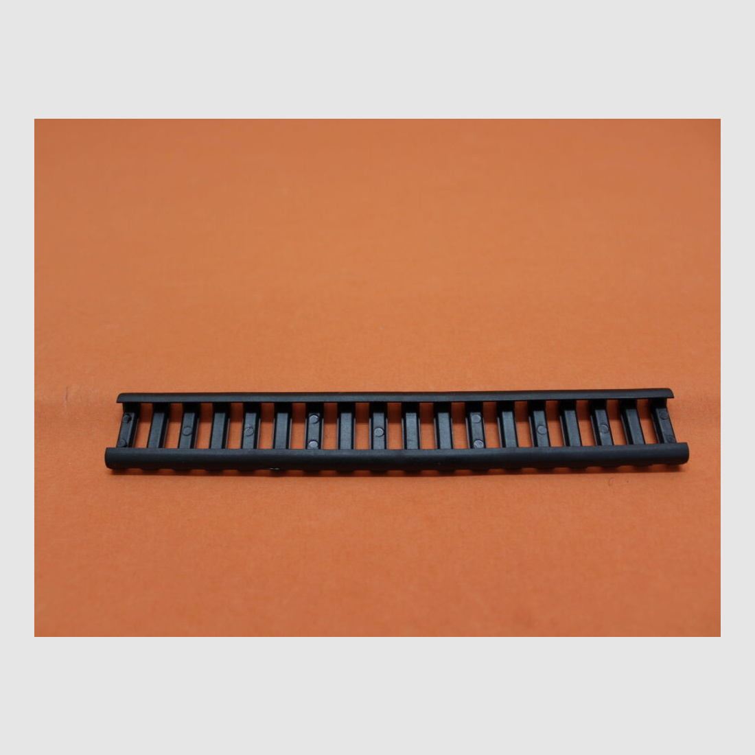 Cubierta negra de riel Picatinny de bajo perfil SIG Sauer SIGTAC de 18 ranuras / 175 mm para perfil Picatinny