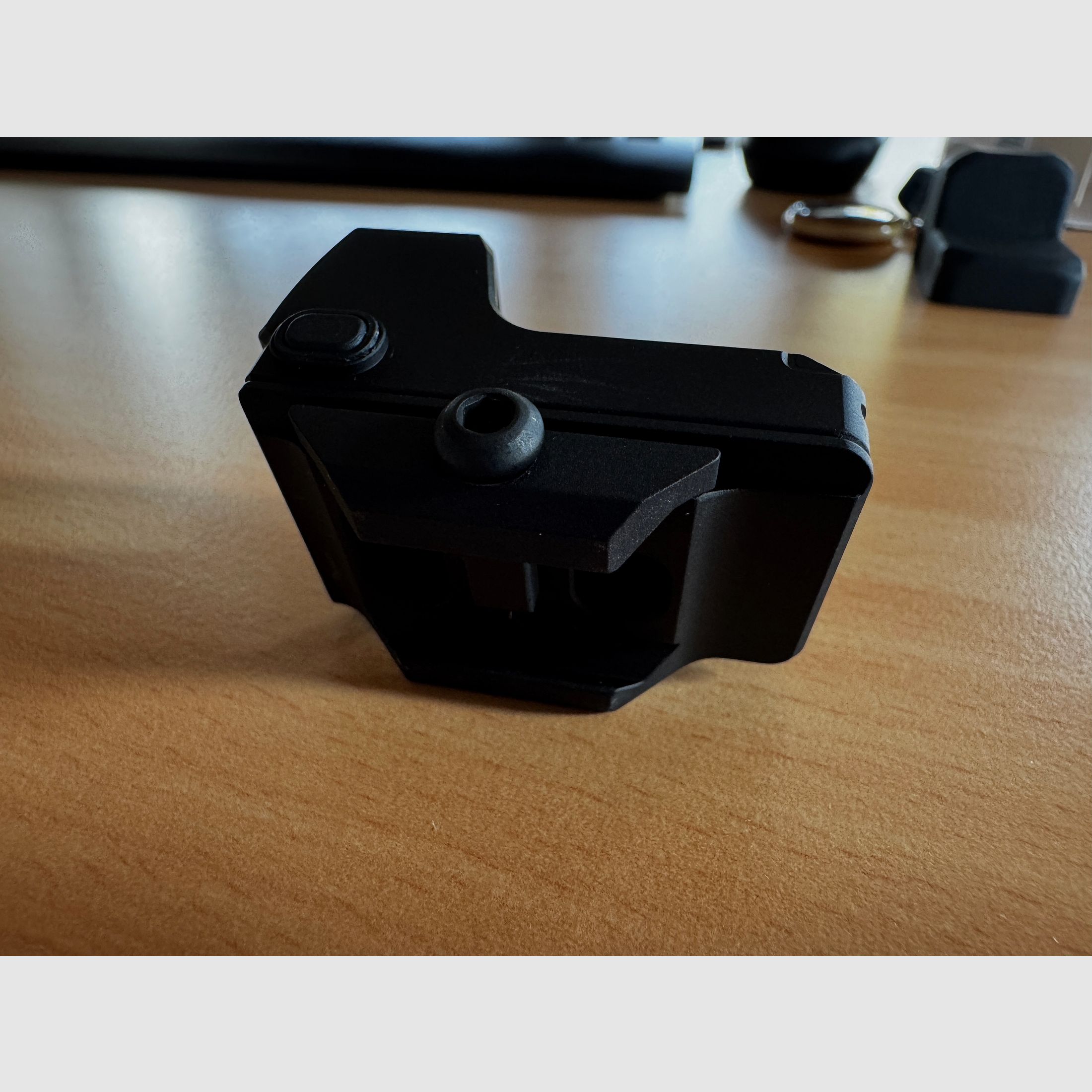 UTG Red Dot OP3 Micro SL (4 MOA) con montaggio Picatinny