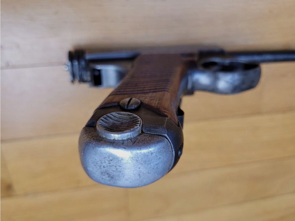 Außergewöhnliche und sehr seltene japanische Pistole Nambu Typ 14 – Japanische Dienstwaffe – Originalkaliber 8mm Nambu – Arsenal Nagoya unter Aufsicht von Kokubunji – Waffe aus April 1940 – Schöne monomatrikulierter Waffe außer Magazin – TBE und sehr selten, Bild 7 von 23