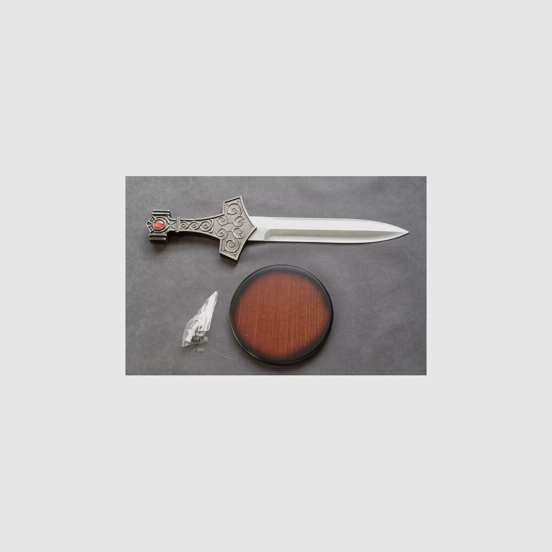 Germanischer Thorhammer mit Wandplatte