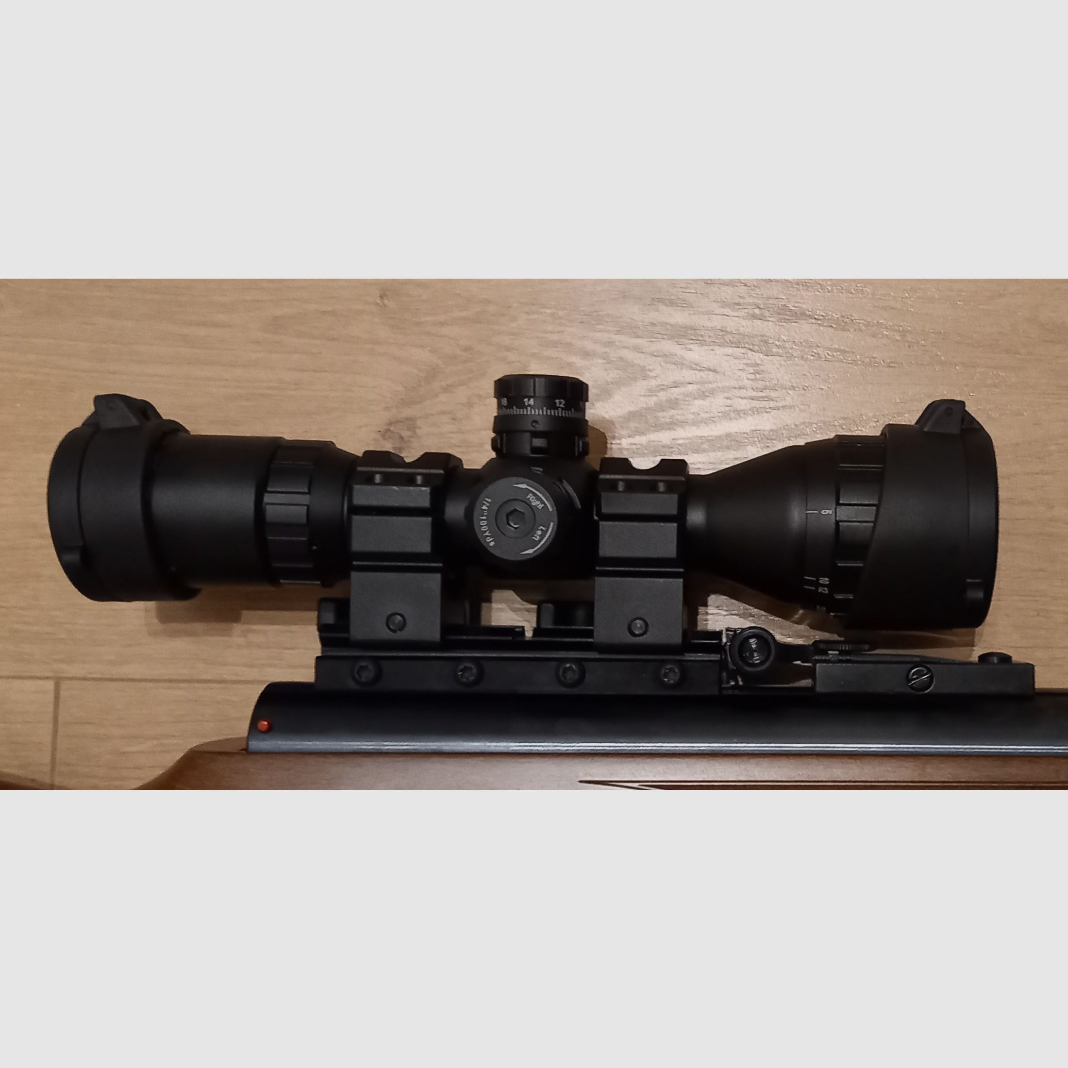 Luftgewehr Weihrauch HW 77 KT Kal. 4,5mm mit Lochschaft, Schalldämpfer und Optik
