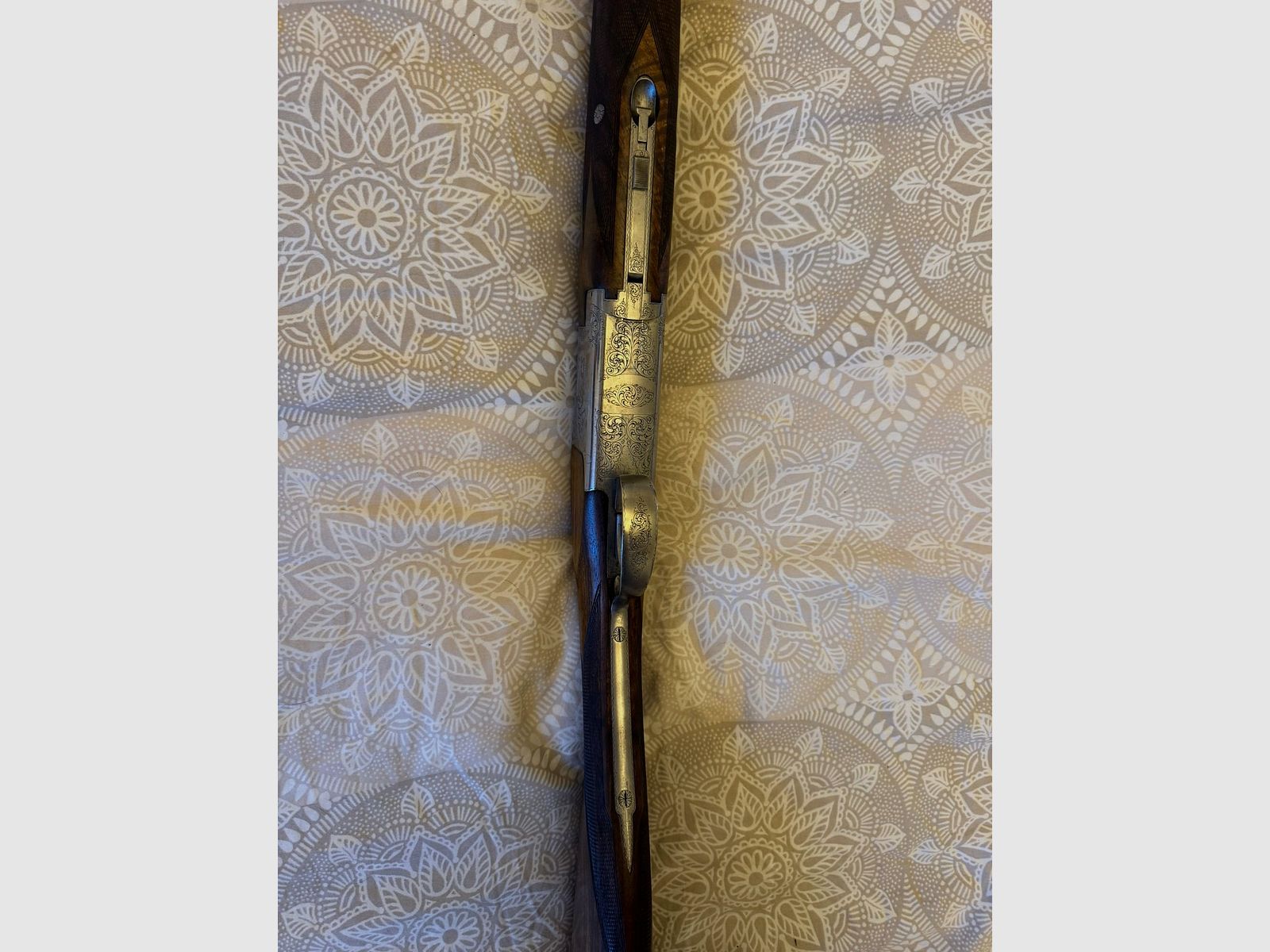 FN Browning B25 "Game Gun" B2G – Hand engraving, cal. 12/70 over-and-under shotgun