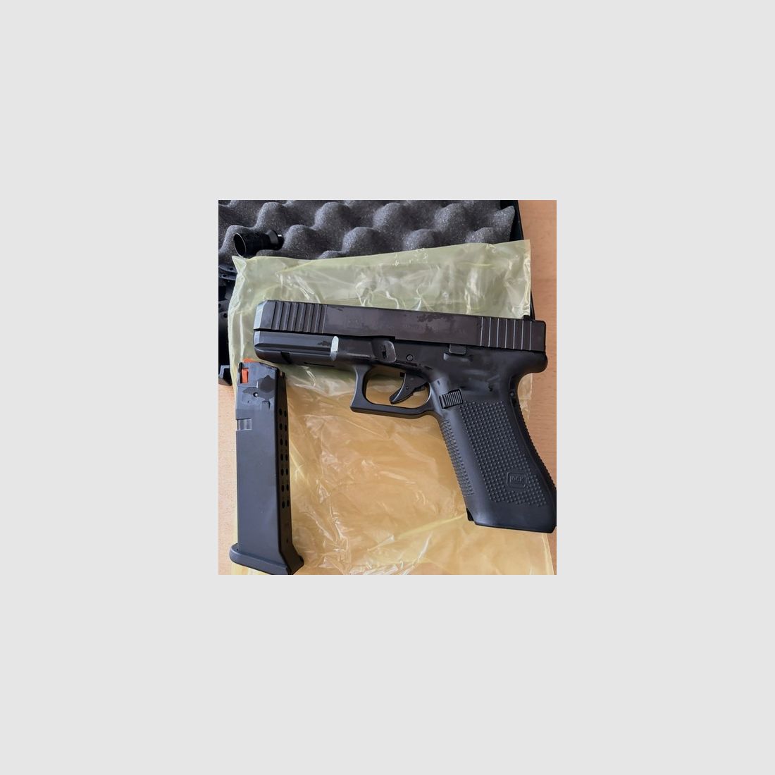 Glock 17 Gen 5 SV caliber 9mm P.A.K. with corresponding accessories, still factory oiled, new in original packaging in original Glock case