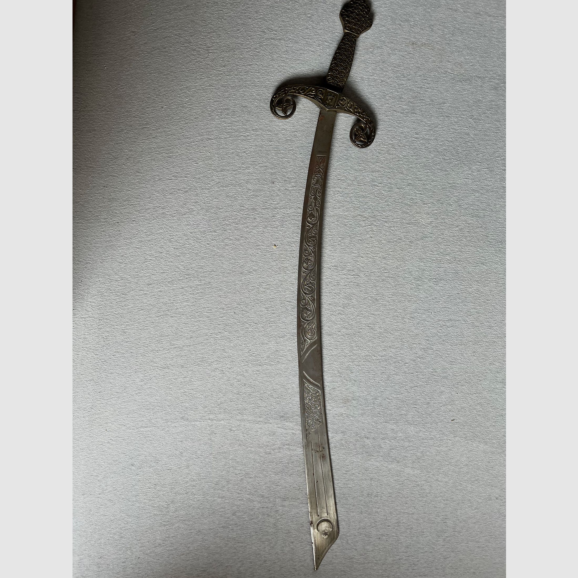 Grande collezione di armi decorative – spade, pistole a pietra focaia, fucili ad avancarica, alabarda, martello da guerra – liquidazione della collezione